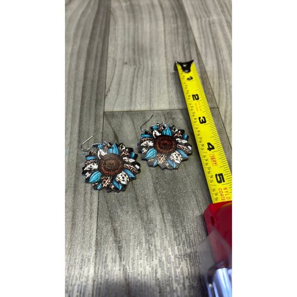 Teal flower earrings - Picture 4 of 4